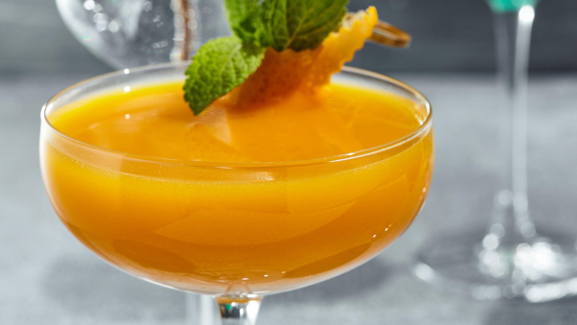 За 14 февруари: Коктейл с шампанско и манго