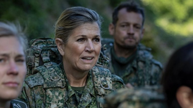 Нидерландската кралица Максима започна военната си служба