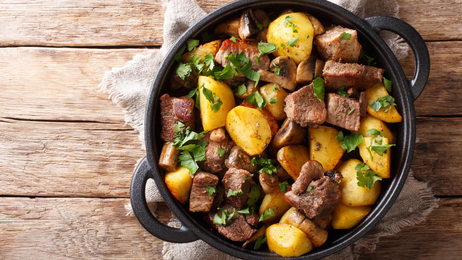 Само в един тиган: Свинско с гъби и картофи