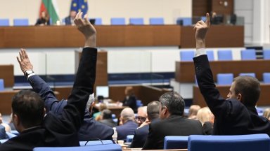 Спорът за секциите извън ЕС: От покушение върху права до закани за сезиране на КС