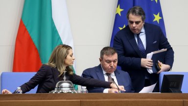 След 14-часовия маратон: Парламентът си взе почивен ден