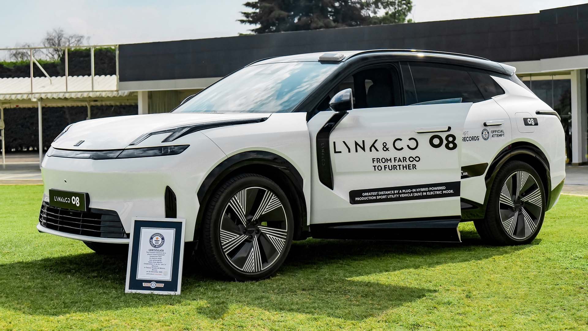 Lynk & Co 08 получи сертификат за световен рекорд на Гинес