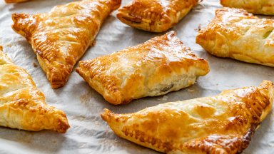 Бързи закуски с гъби и кашкавал