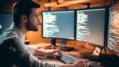 Съпруг открил видеа на семейството си от АГ кабинета в София