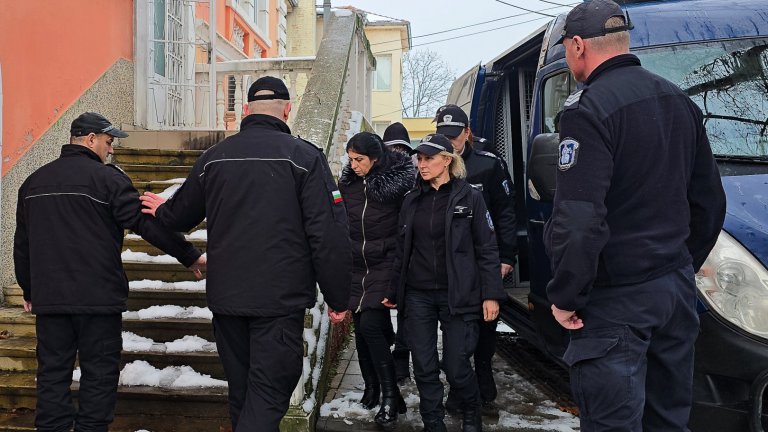 Мъчителите на животни от Свищов сами поискаха да останат в ареста, германци били клиентите