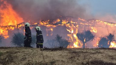 Заведение гори на плажа в Слънчев бряг (видео)