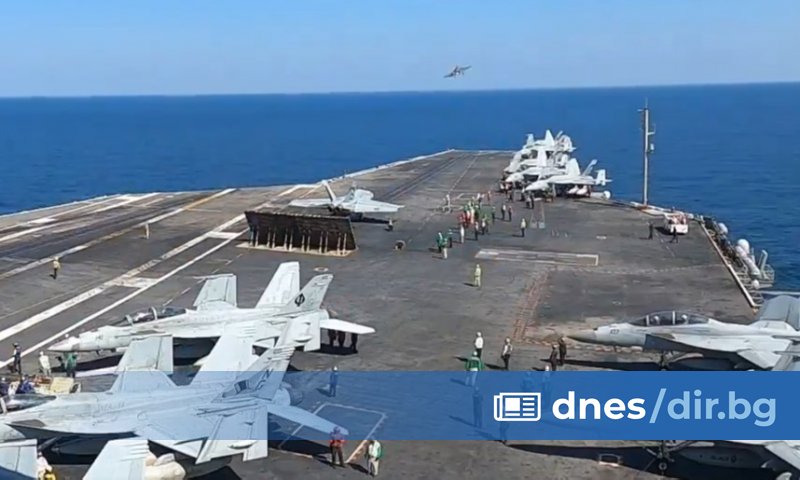 米国はイランとの協議に先立ち、空母から戦闘機が離陸する映像を公開した。