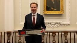 Форумът в Давос разследва изпълнителния си директор за връзки с Епстийн