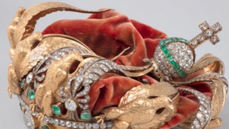 Короната на императрица Евгения, изпусната от извършителите на обира в Лувъра, ще бъде напълно възстановена