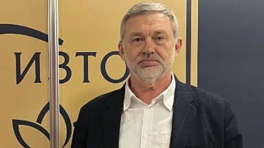 Новият зам.-кмет на София ходи на работа с колело