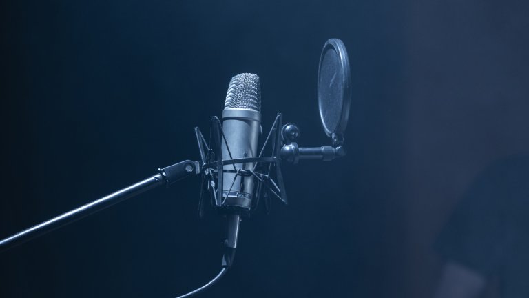 Тайнствената изпълнителка, която всички слушат, но никой не познава