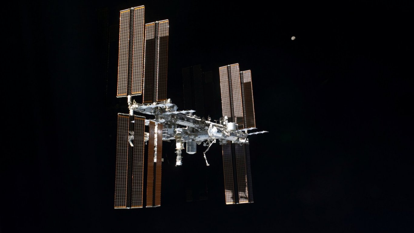 Първата медицинска евакуация от МКС продължава да повдига въпроси