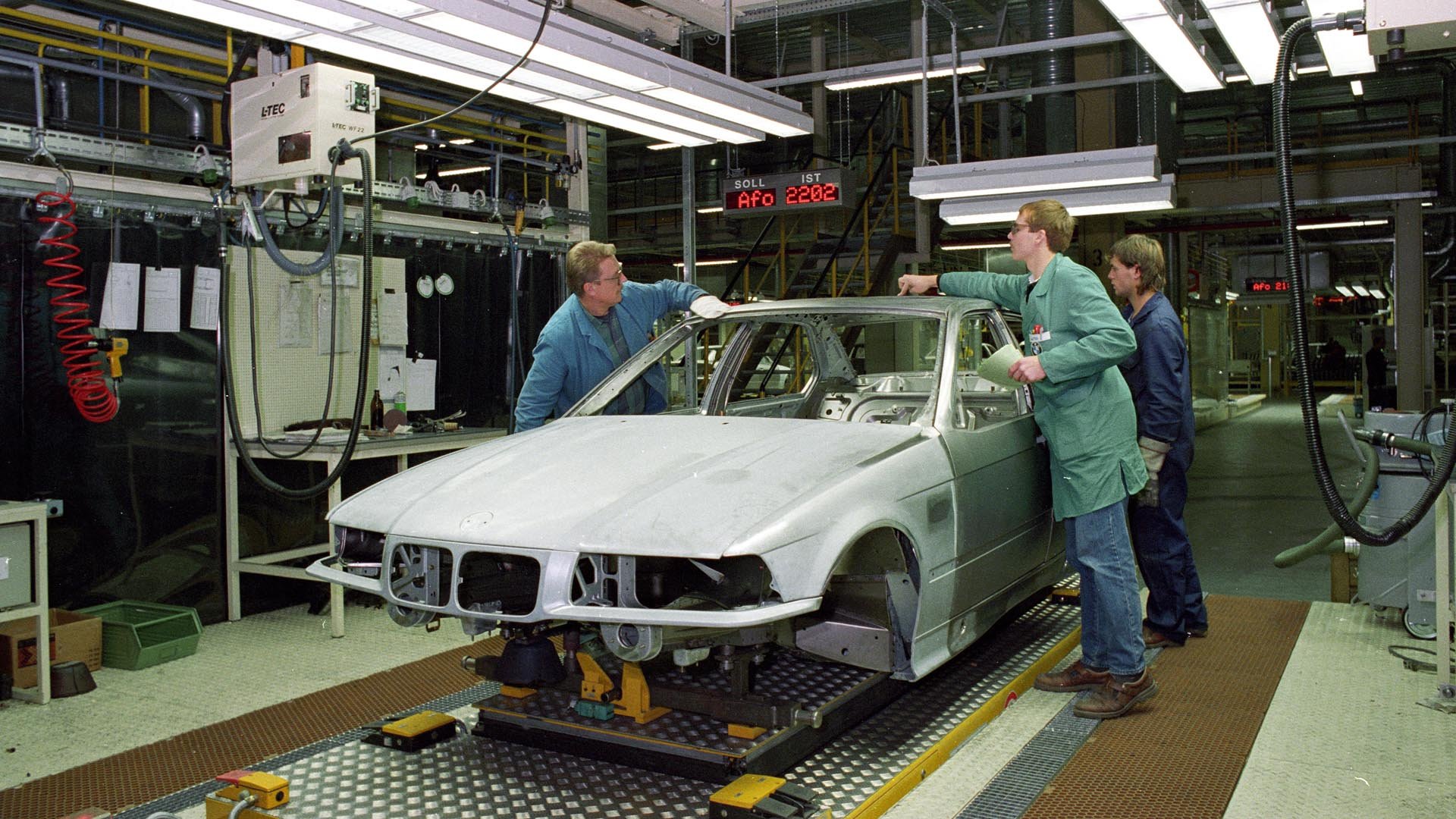 През 1991 г. е даден стартът на производството на BMW Серия 3 (E36)