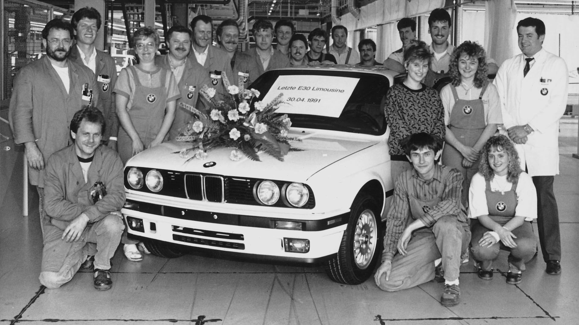 Последният седан BMW Серия 3 (E30) е произведен на 30 април 1991 г.
