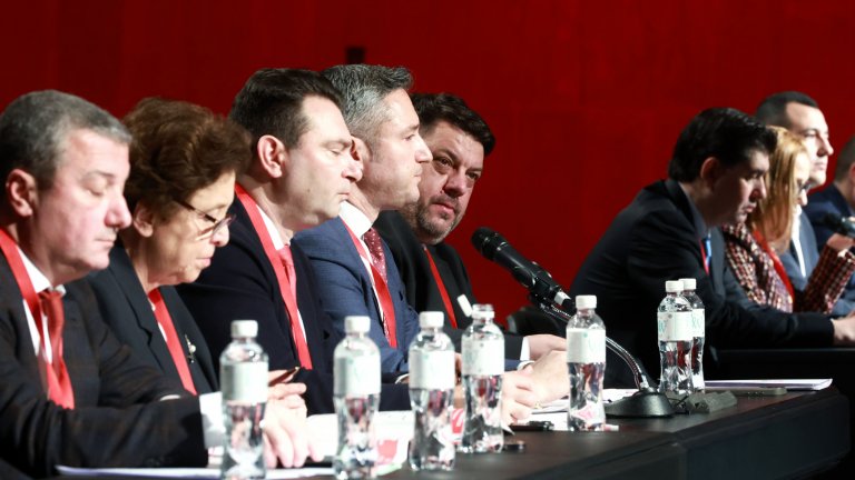 Паргов и Стойнев си направиха самоотвод, общо 52 са номинирани за лидер на БСП