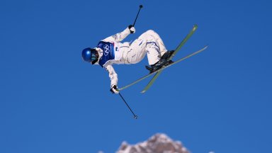 Падане не спря двукратна олимпийска шампионка по пътя към финал