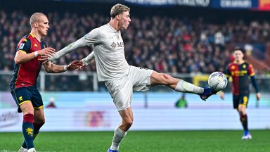 Наполи се измъкна с дузпа в самия край и човек по-малко