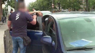 Кмет, осъден за търговия с гласове, продължава да управлява