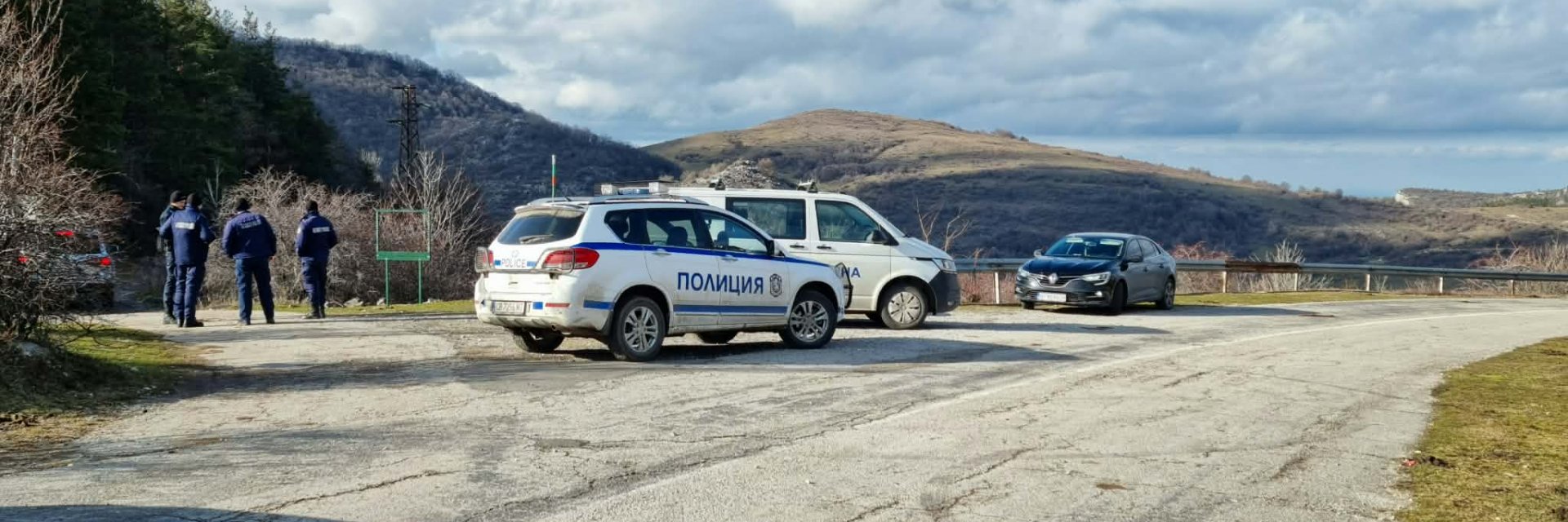 Откриха три тела в изоставен кемпер под връх Околчица (снимки)