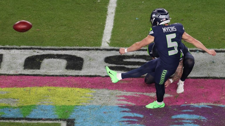 Супербоул: Брутална доминация за Тъмната страна на терена и латино концерт на почивката