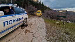 Кемперът с трите трупа е бил оборудван с радиостанции и сателитна връзка (снимки)