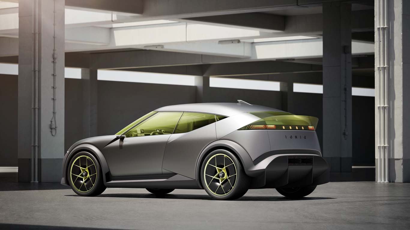 Hyundai IONIQ 3 ще дебютира като достъпен компактен електромобил
