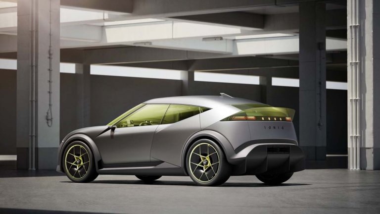 Hyundai IONIQ 3 ще дебютира като достъпен компактен електромобил