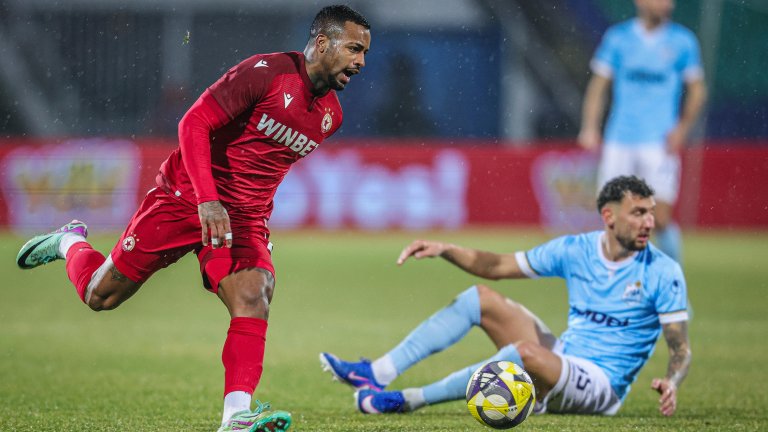 Задържаха футблист на ЦСКА, карал пил и ударил паркирала кола