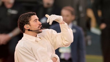 Бед Бъни се завърна на челната позиция в класацията на "Билборд" за албуми