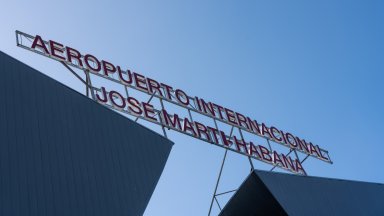 Куба забранява зареждането на чужди самолети заради остър недостиг на гориво