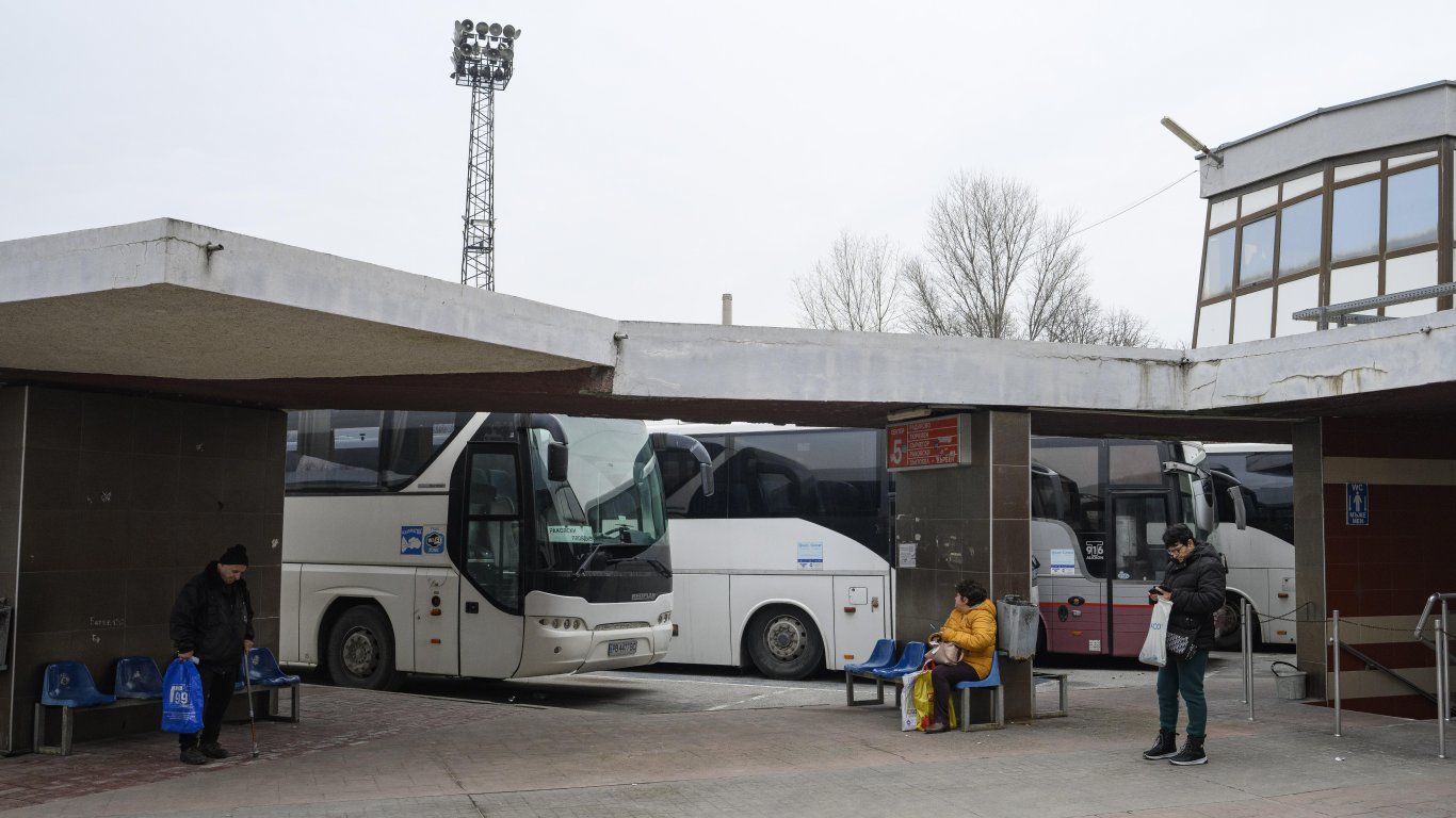 Автогара "Север" в Пловдив остава отворена още два месеца
