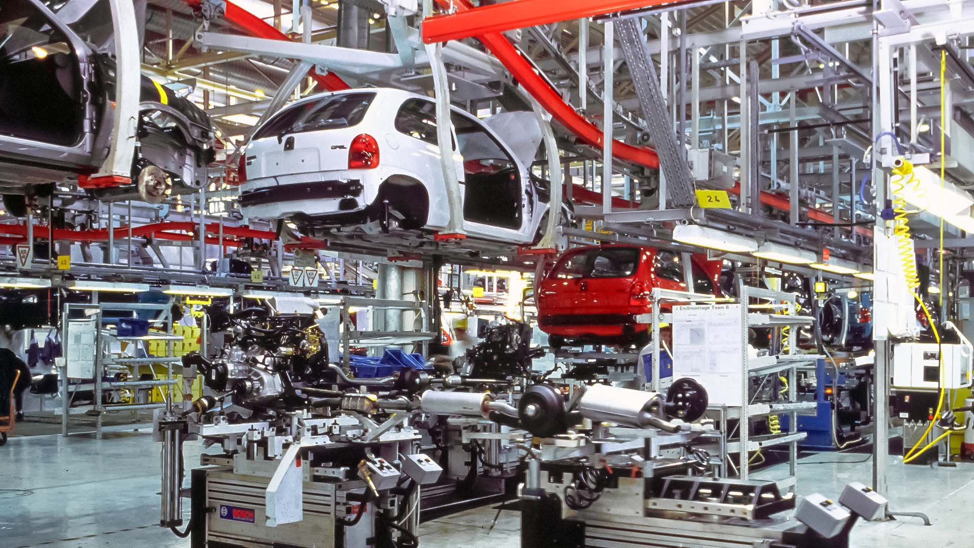 Сглобяване на Opel Corsa в Айзенах през 1995 г.