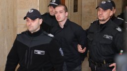 Марти все още пита: "Къде е мама?", а Никола Бургазлиев поиска свобода. Но не я получи