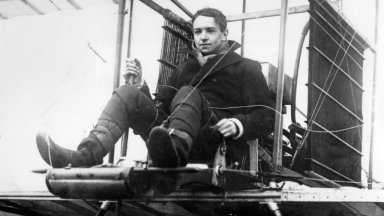 Самоукият летец милионер, който промени британската авиация 