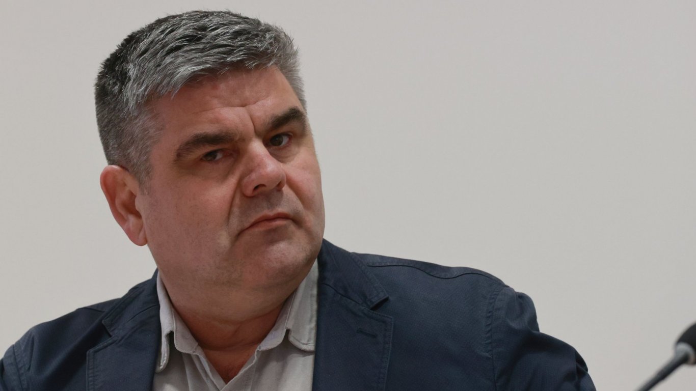 Комисар Ангел Папалезов, началник на отдел в „Криминална Полиция“ в ГДНП