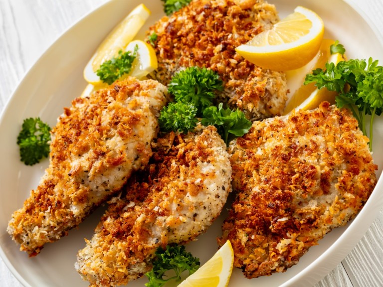 Пилешки гърди на фурна с пармезанова панировка
