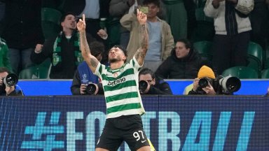 Драма и дузпа в 100-ата минута на дербито спасиха интригата за титлата в Португалия