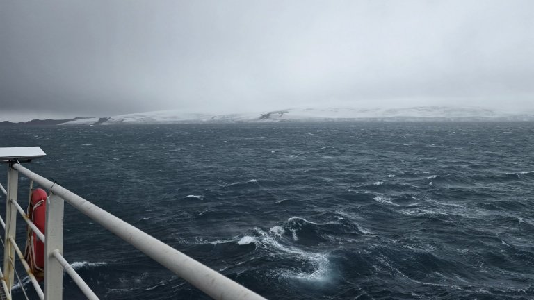 Силна буря удари българската антарктическа експедиция