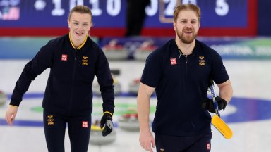 Приказно: Брат и сестра стъпиха заедно на олимпийския връх в Кортина