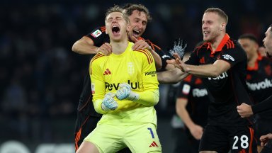 Комо изхвърли Наполи за Купата с дузпи, а Конте се нахвърли на съдията