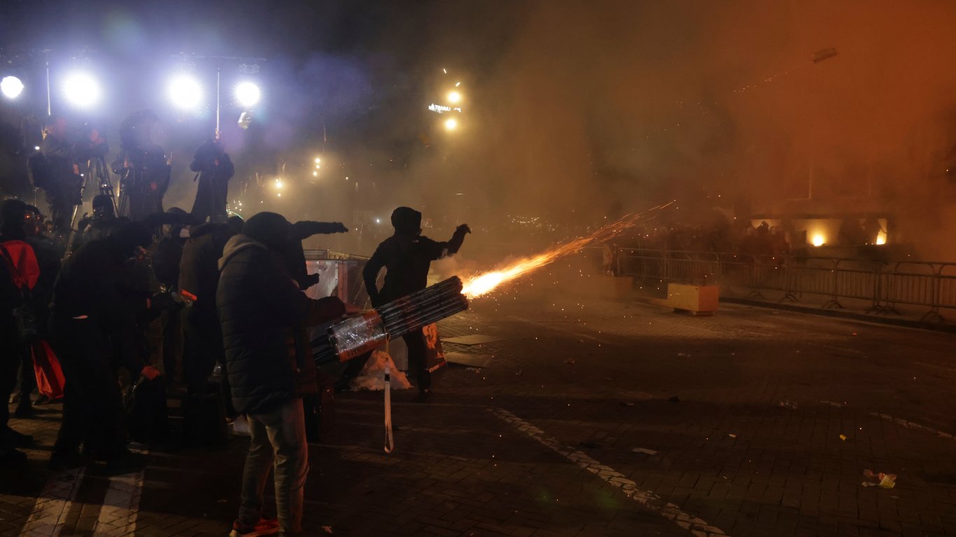 Най-малко 7000 са вече жертвите от протестите в Иран
