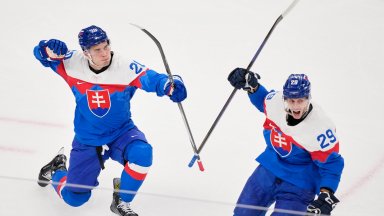 Какъв старт на олимпийския хокеен турнир - Словакия измете леда с шампионите