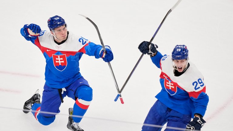 Какъв старт на олимпийския хокеен турнир - Словакия измете леда с шампионите