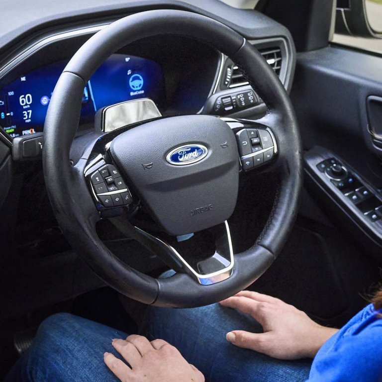 Ford Kuga вече може да се шофира без ръце по магистрала