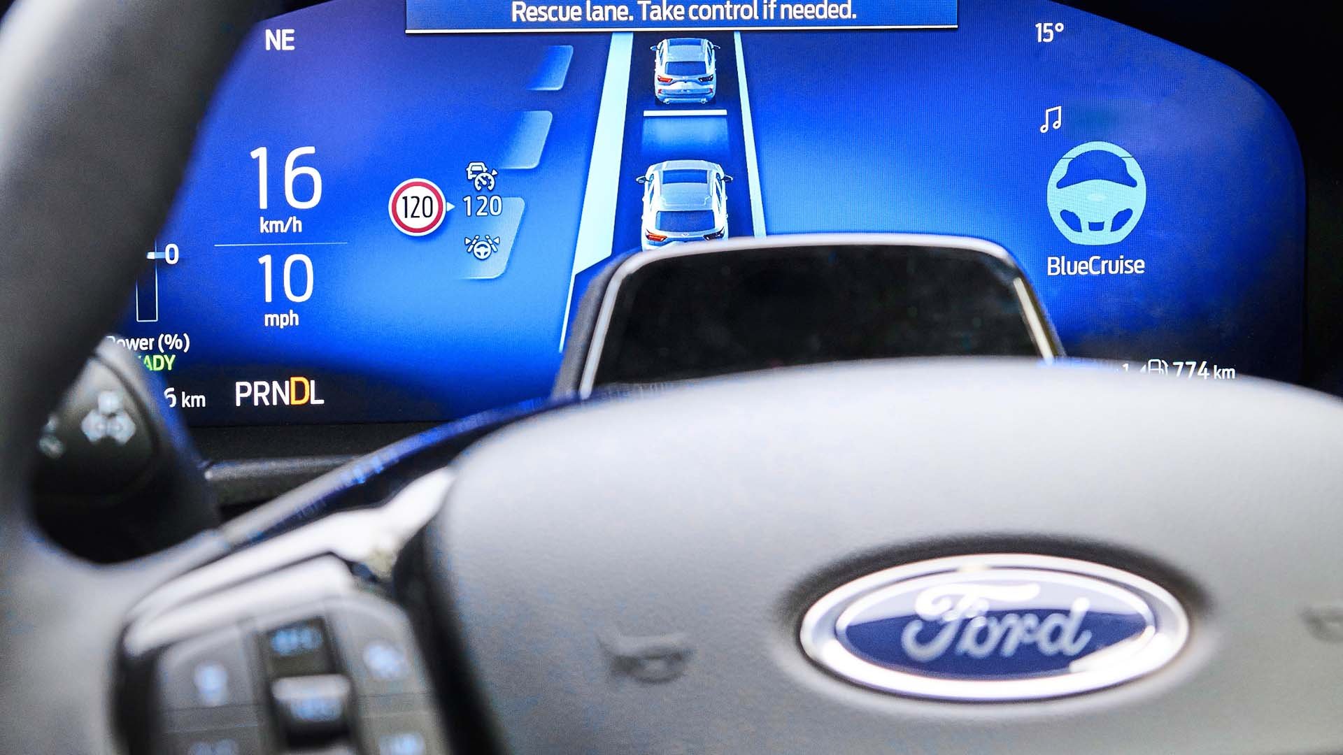 Обновеният Ford Kuga добавя технологията за шофиране със свободни ръце BlueCruise