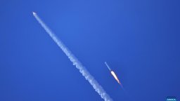 Китай тества успешно космическия си кораб за Луната (снимки)