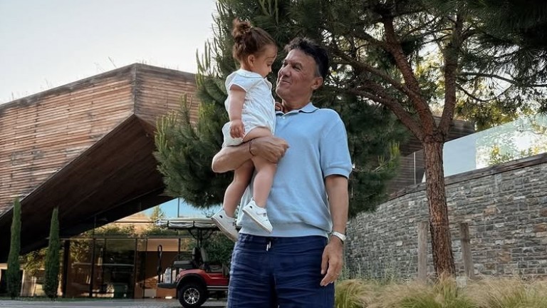 Ники Михайлов към баща си на рождения му ден: В очите на Борислава виждам твоя поглед