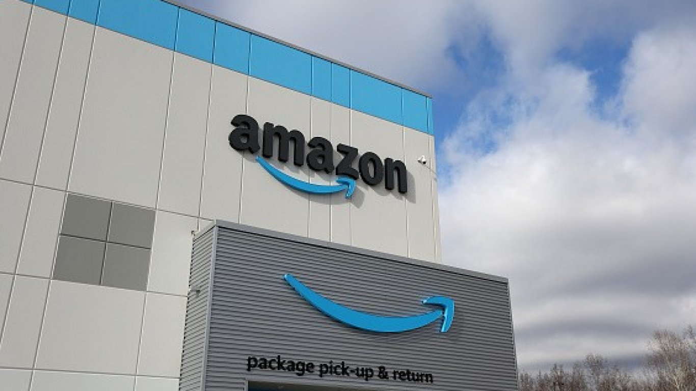 Ирански дронове удариха центрове за данни на Amazon в Близкия изток