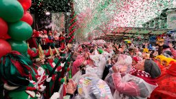 Карнавалните празненства в Германия започнаха с пищни паради (снимки)