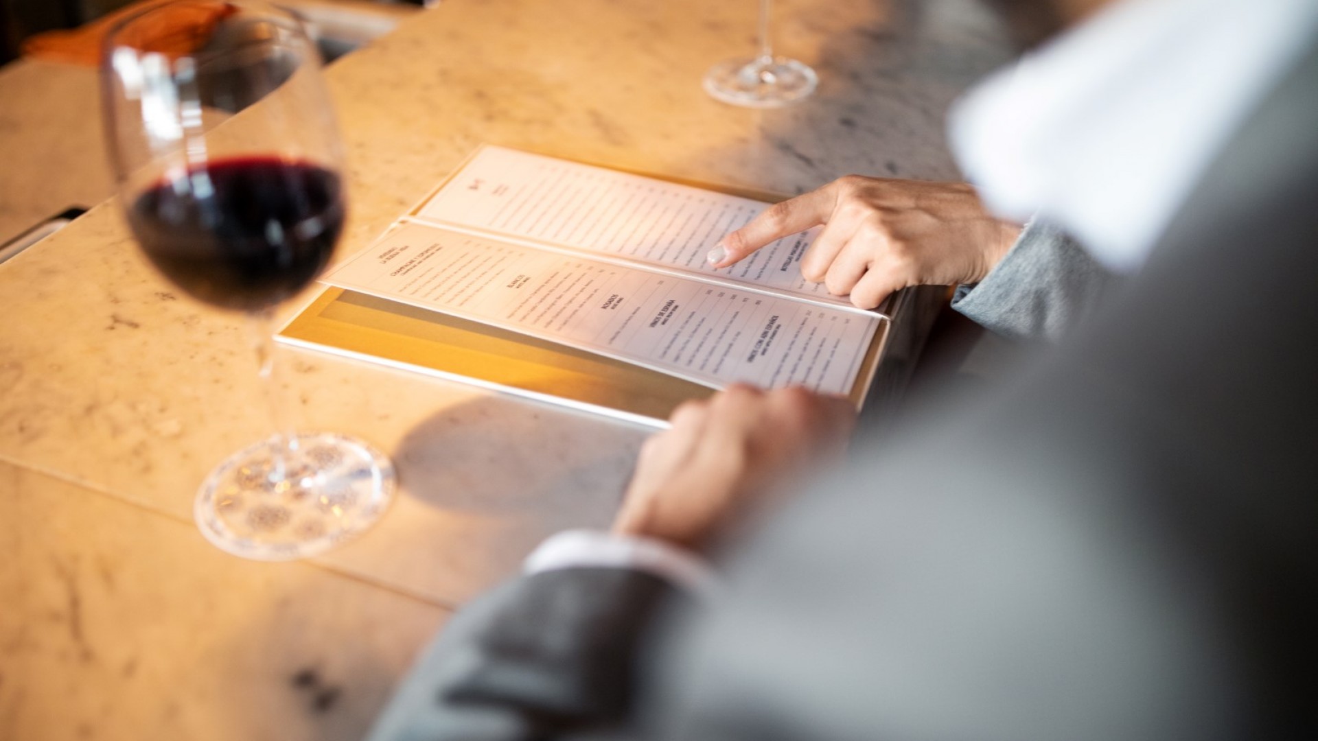 Може ли менютата да подтикват клиентите да харчат повече, без да го осъзнават